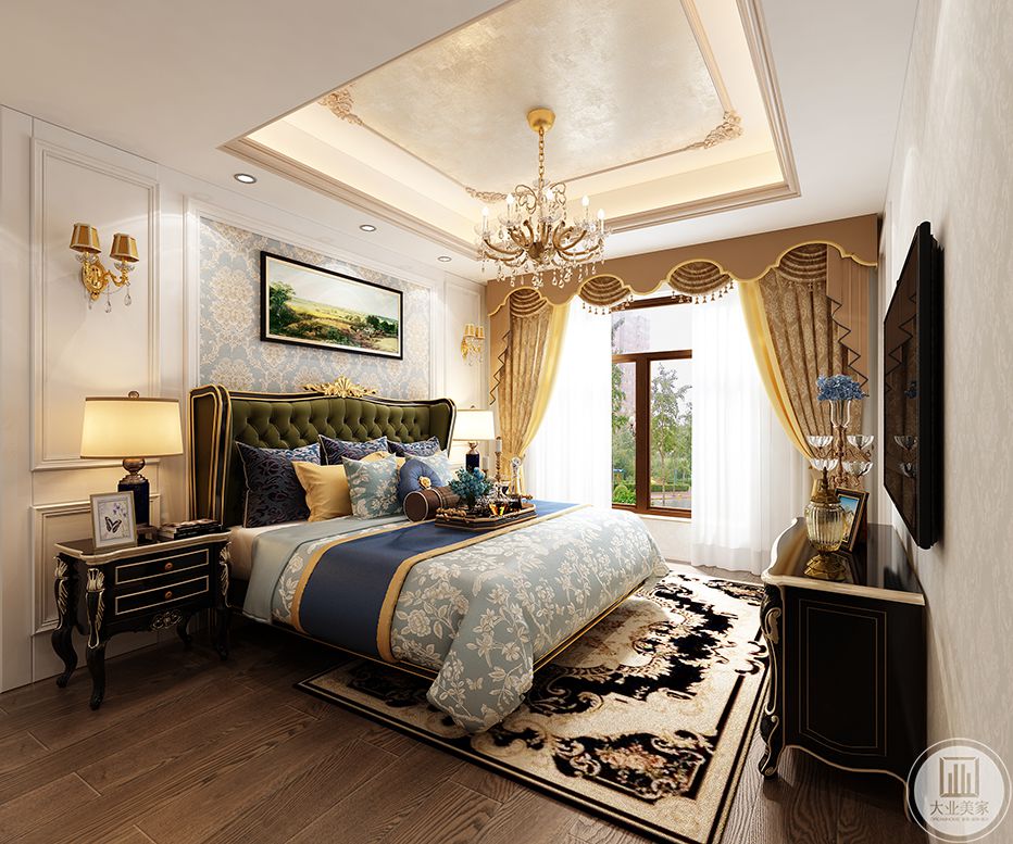 二层次卧全屋铺贴暖色的墙布，搭配简欧风格的软装，简单的方形吊顶，大气而有质感。