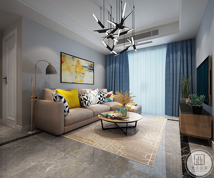 客厅，灰色沙发木制茶几和电视柜，绿植装饰空间，浅蓝色窗帘增加空间亮色。现代简约风格装修效果图