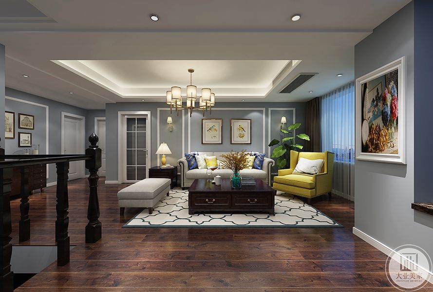 楼上客厅是灰蓝色空间基调，各种艺术挂画作为墙面装饰， 深色的地板搭配白色的家具沙发，再摆放一个黄色跳色沙发，整体大气时尚。