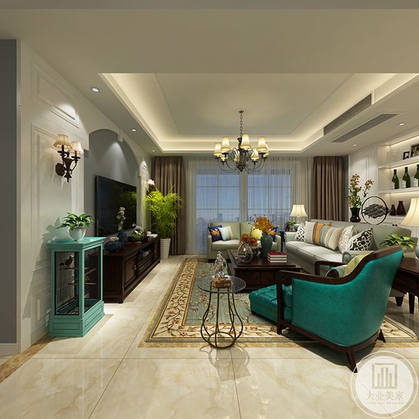 楼下客厅客厅使用纯色墙纸以及木饰面装饰品，色调明快。大花样式的地毯，很有小美式的味道，单个墨绿色沙发，给客户增加了调色之感。