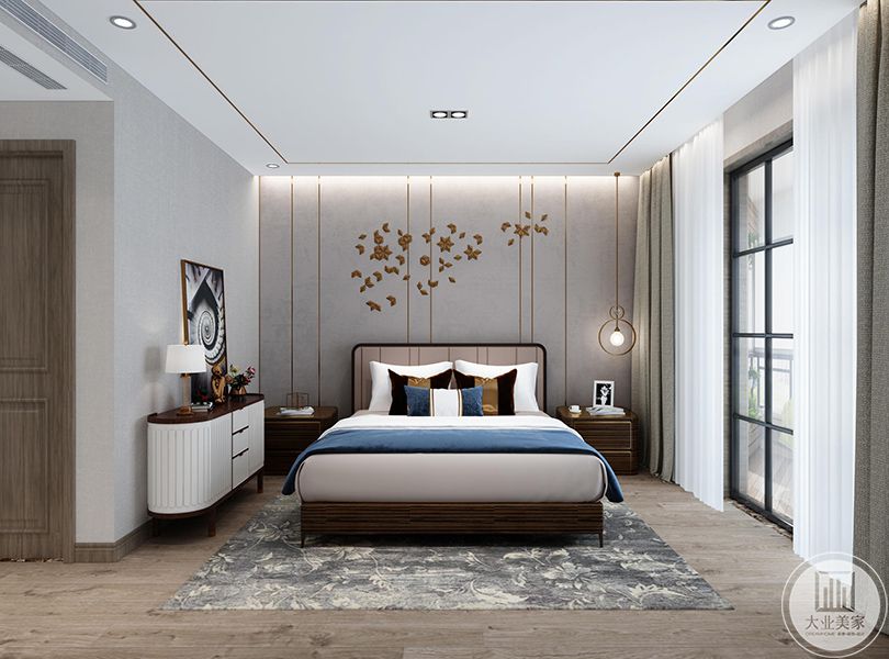 主卧背景墙采用软包，咖啡色的家具，搭配咖色地板，与整个空间协调一致，没有其他的造型，简洁舒适。