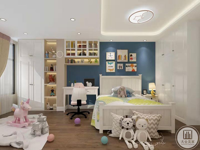 儿童房一以浅墨蓝色和粉色搭配，以丰富的色彩搭配，所有颜色的饱和度也很高，体现出色彩最绚烂的一 面，无须造作，本色呈现。