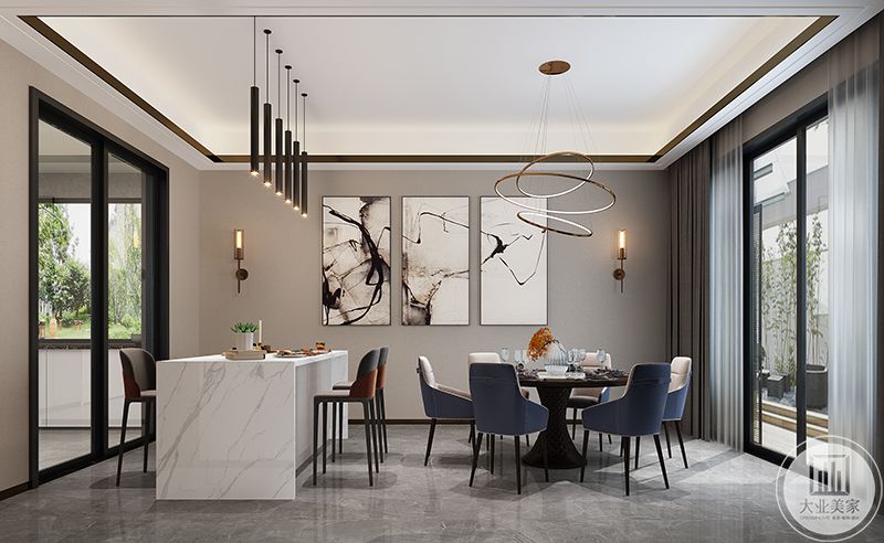 一层餐厅背景采用灰色墙纸，三幅风水画与本案设计风格相呼应。