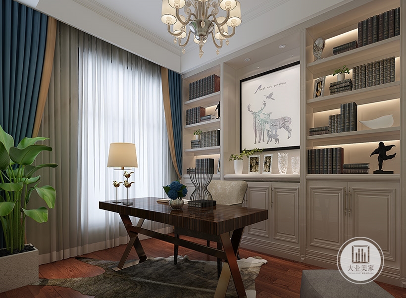 书房也是灰色的基调，一张书桌，一把椅子，一组书柜，灰蓝色窗帘，整体雅致品质。