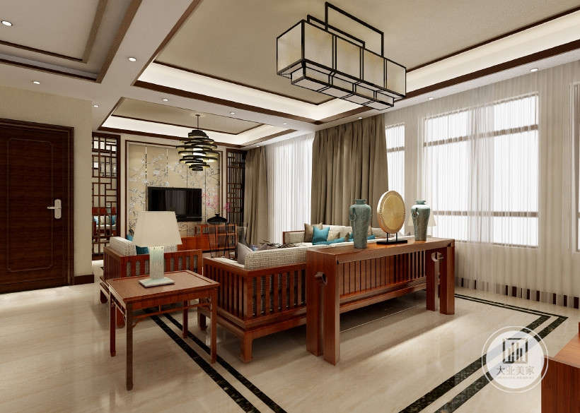 客厅都是采用的沙发茶几的家具都是红木实木家具，电视背景墙以中国画作条屏形式作为装饰，没有过多的现代化装饰也为空间增添了一些高贵和典雅