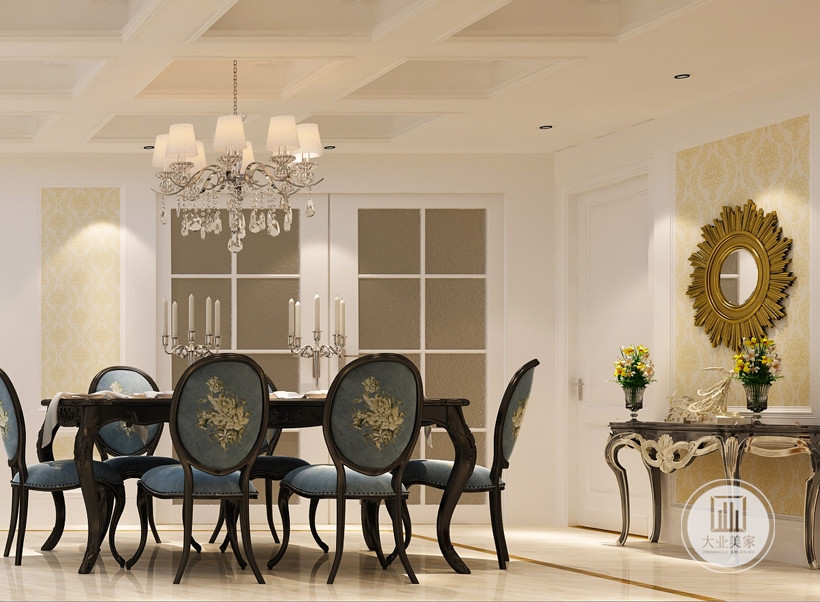 餐厅搭配莫兰迪色的餐椅，设计九空格吊顶，墙面墙纸装饰，整体空间大气奢华。
