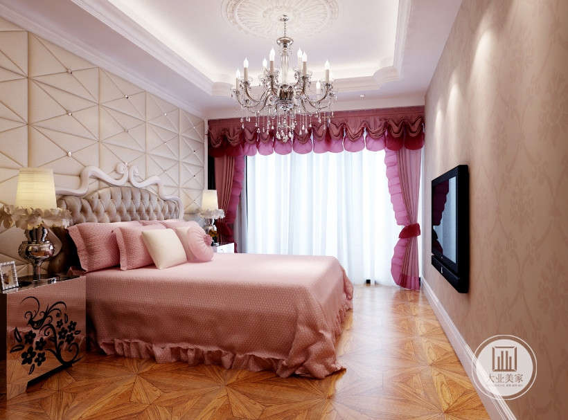 业主女儿的卧室以玫瑰红和粉色作为主色调，每一个女孩心中都有一个公主梦，在这里可以尽享这种感受