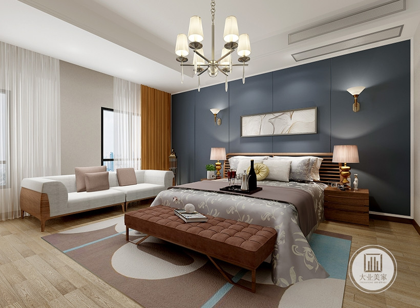卧室空间，背景墙使用蓝色的硬板设计，美观简约。地板与床上用品选用暖色，与背景颜色形成对比。