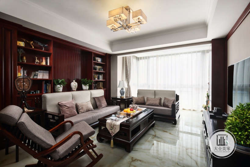 客厅，地面白色大理石砖铺贴，业主对于中式红木家具情有独钟，定制红色书柜，沙发座椅，红木茶几。大落地窗增加室内光线。